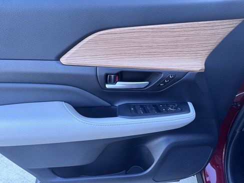 Used 2024 Toyota Grand Highlander Limited image 14