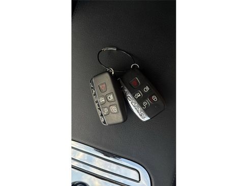 Used 2016 Jaguar XJ R-Sport RWD image 28