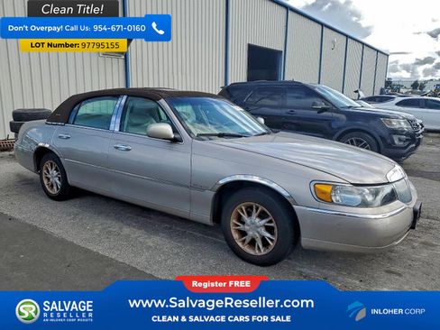 Used 2001 Lincoln Town Car Signature image 5