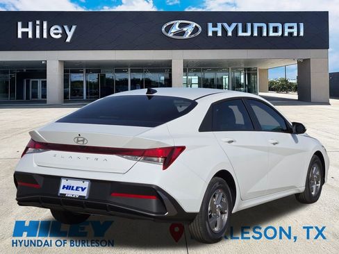 New 2026 Hyundai Elantra SE image 4