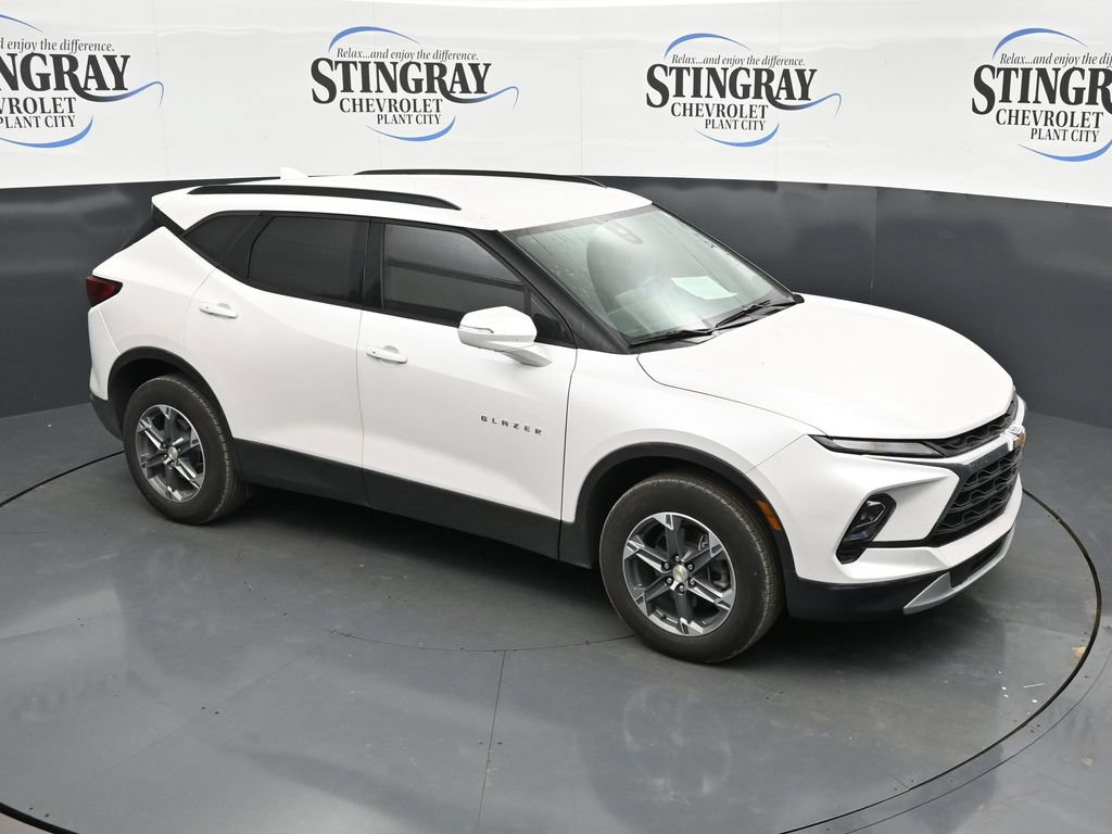 Used 2025 Chevrolet Blazer LT w/ Sound & Technology Package FWD image 18