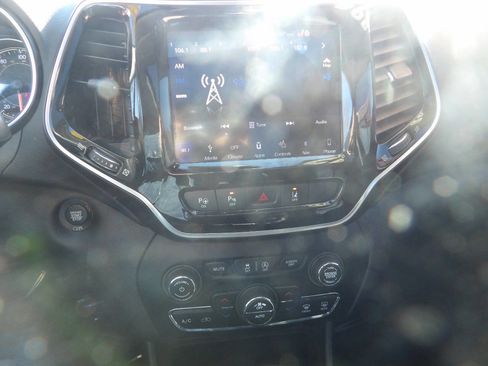 Used 2019 Jeep Cherokee Limited w/ Luxury Group image 15