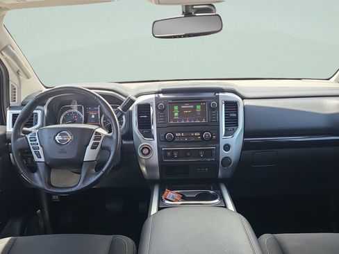 Used 2019 Nissan Titan SV w/ SV Convenience Package RWD image 10
