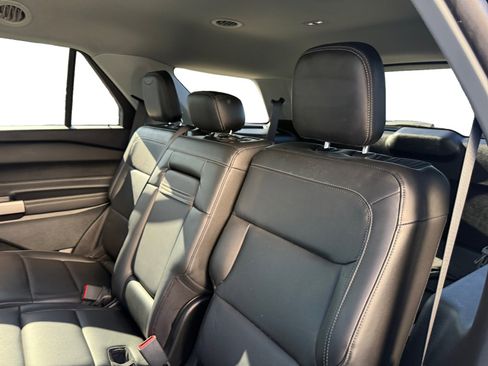 Used 2022 Ford Explorer XLT w/ Equipment Group 202A image 16