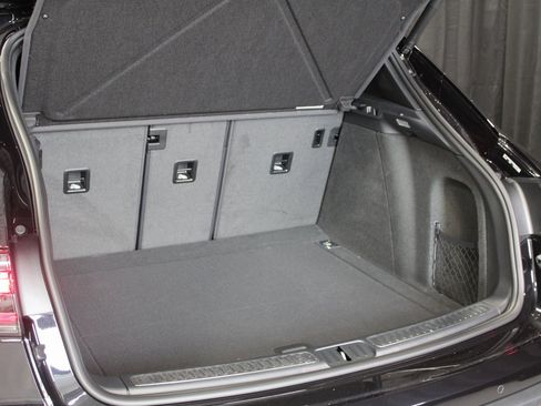 New 2026 Porsche Macan image 17