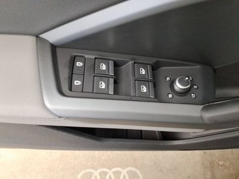 Used 2025 Audi Q3 2.0T Premium w/ Convenience Package AWD/4WD image 18