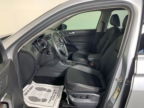 Used 2021 Volkswagen Tiguan SE w/ Panoramic Sunroof Package image 5