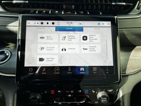 Used 2025 Jeep Grand Cherokee L Overland w/ Advanced Protech Group III image 32