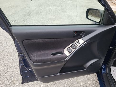 Used 2004 Pontiac Vibe w/ Moon And Tunes Value Package image 24