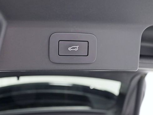 Used 2024 Jaguar F-PACE R-Dynamic S image 36