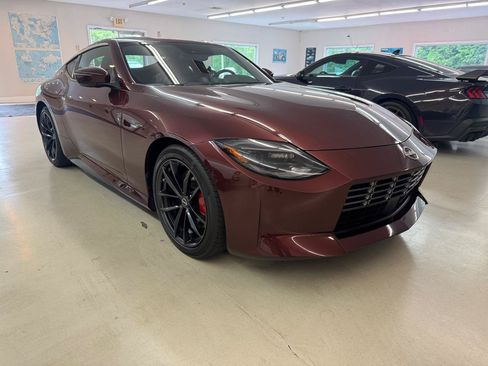 Used 2025 Nissan Z Performance w/ Floor Mat Package RWD image 4