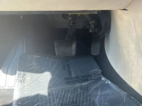 Used 2015 Chrysler 200 Limited w/ Convenience Group FWD image 29