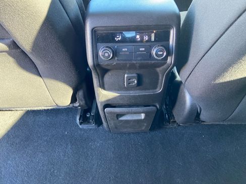 Used 2019 GMC Acadia SLE image 17