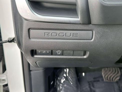 Used 2023 Nissan Rogue S image 19