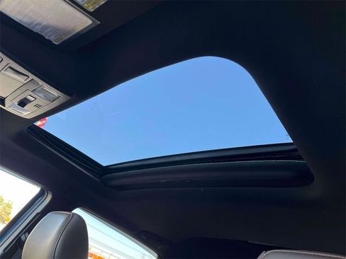 Used 2016 Toyota Tacoma Limited image 30