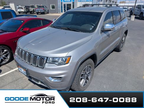 Used 2017 Jeep Grand Cherokee Limited w/ Trailer Tow Group IV AWD/4WD image 2