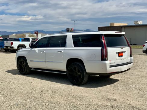 Used 2020 Cadillac Escalade ESV Luxury AWD/4WD image 3