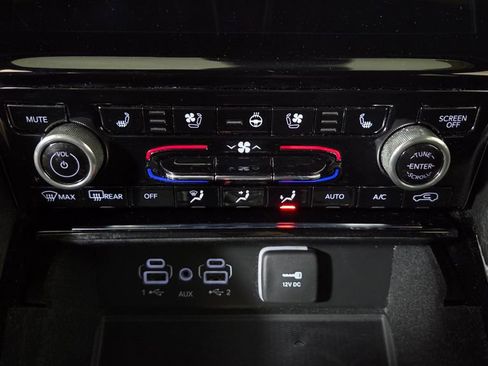 Used 2022 Jeep Grand Cherokee Overland w/ Luxury Tech Group IV image 25