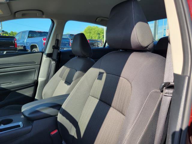 Used 2025 Nissan Altima 2.5 SV FWD image 11