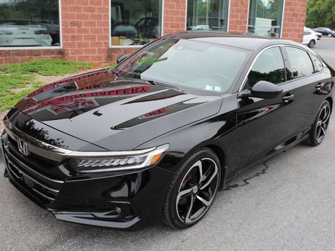 Used 2022 Honda Accord Sport image 2