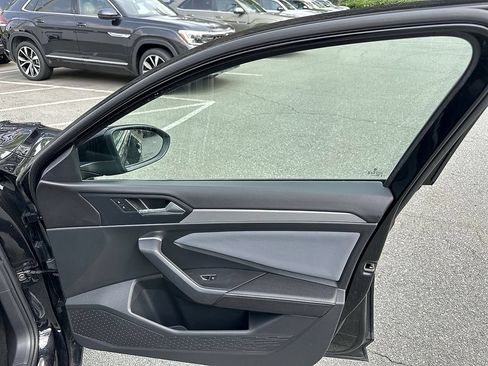 Used 2025 Volkswagen Jetta SE FWD image 30