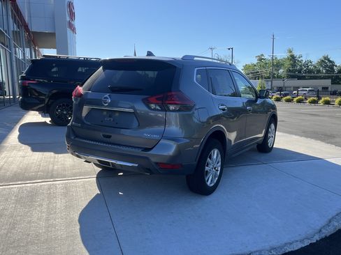 Used 2018 Nissan Rogue SV w/ Premium Package AWD/4WD image 3