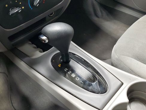 Used 2005 Ford Taurus SE FWD image 33