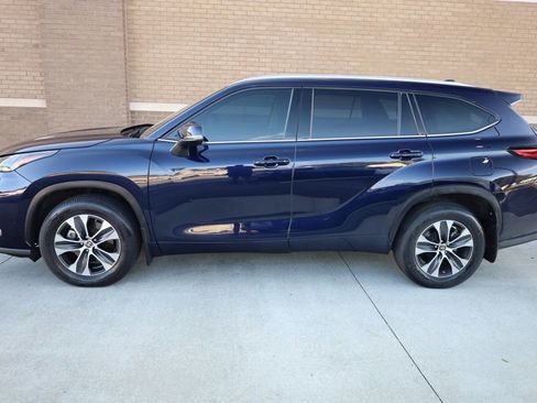 Used 2021 Toyota Highlander XLE image 4