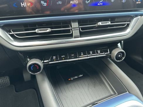 New 2026 Chevrolet Equinox EV LT image 26