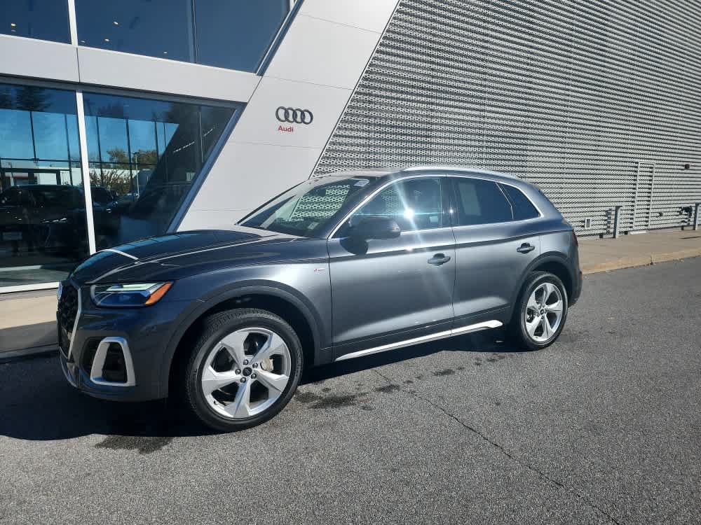 Used 2024 Audi Q5 2.0T Premium Plus w/ Premium Plus Package AWD/4WD image 1