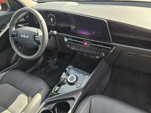 Certified 2023 Kia Niro Wind w/ Wind Preserve Package FWD image 12