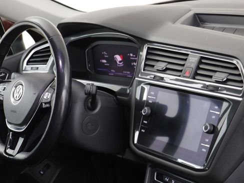 Used 2019 Volkswagen Tiguan SEL Premium image 22