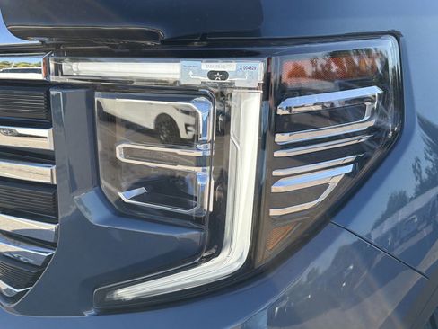 Used 2024 GMC Sierra 1500 SLT w/ SLT Premium Plus Package AWD/4WD image 9