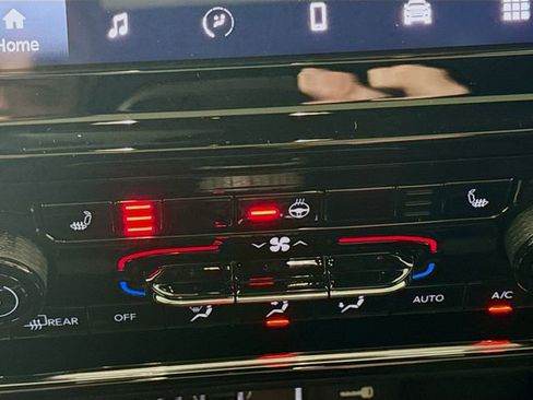 New 2025 Jeep Grand Cherokee Altitude image 19