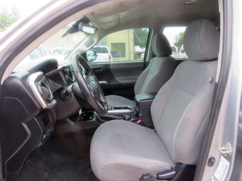 Used 2019 Toyota Tacoma SR5 RWD image 17
