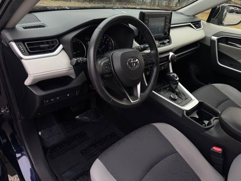 Used 2020 Toyota RAV4 XLE image 9