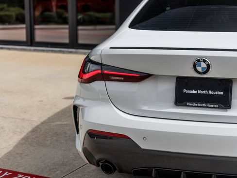 Used 2024 BMW 430i Coupe w/ M Sport Package RWD image 11