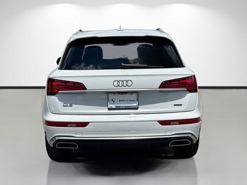 Used 2022 Audi Q5 2.0T Premium w/ Convenience Package AWD/4WD image 4