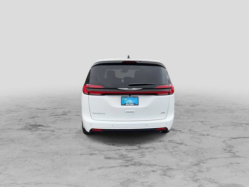 New 2026 Chrysler Pacifica Select image 7