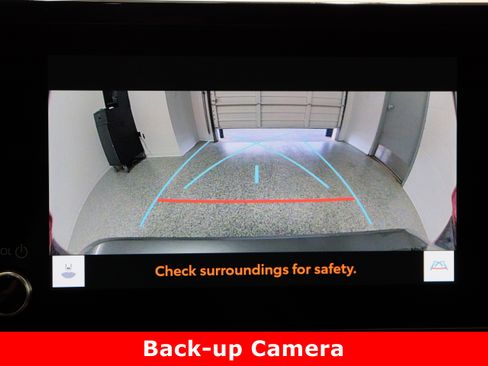 Used 2025 Toyota Camry SE image 21