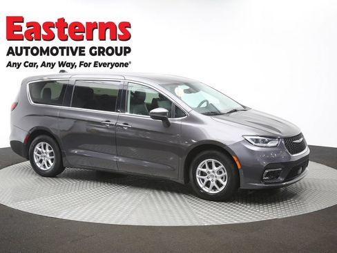 Used 2023 Chrysler Pacifica Touring-L FWD image 49
