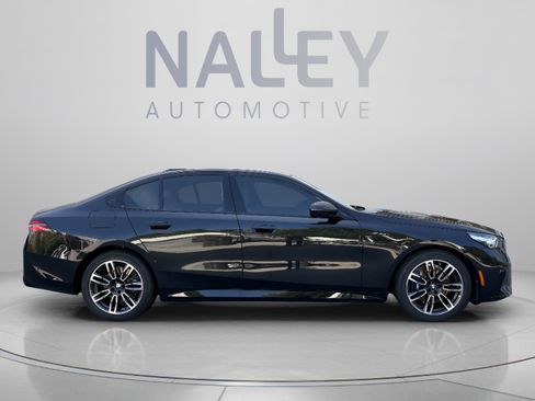 Used 2027 BMW 530i w/ M Sport Package RWD image 4