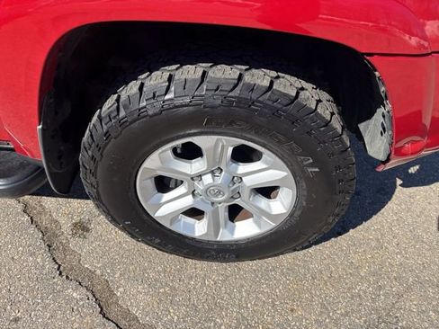 Used 2016 Toyota 4Runner SR5 Premium image 11