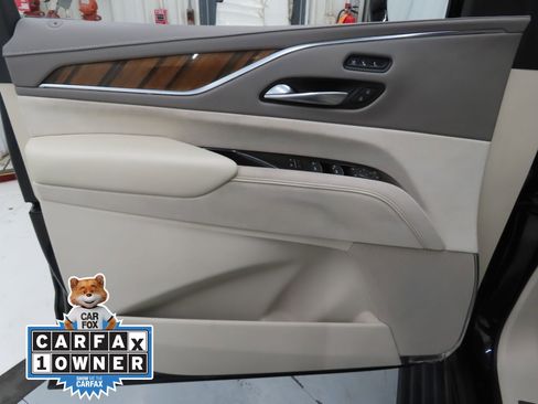 Used 2022 Cadillac Escalade Sport Platinum w/ LPO, ONYX Package image 9