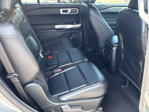 Used 2024 Ford Explorer XLT w/ Equipment Group 202A RWD image 15