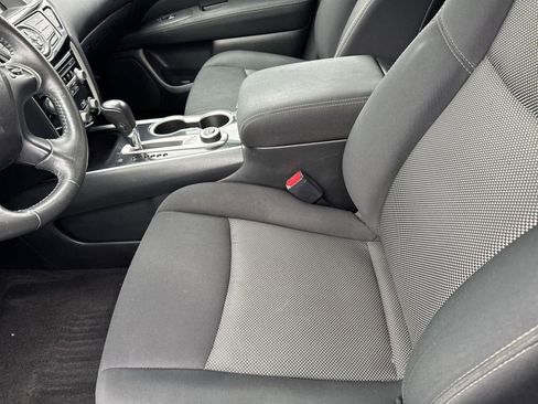 Used 2017 Nissan Pathfinder SV image 13