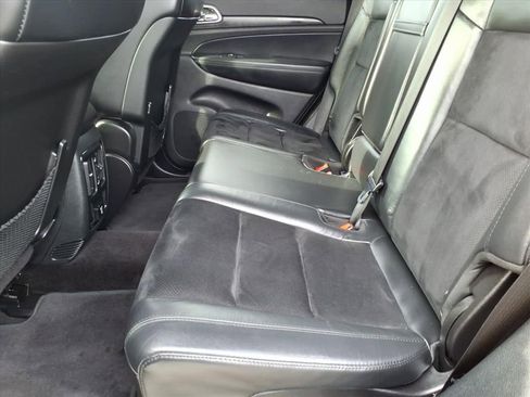 Used 2017 Jeep Grand Cherokee Altitude image 16