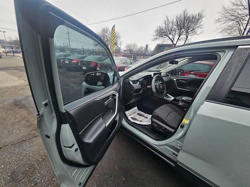 Used 2022 Toyota RAV4 XLE image 9