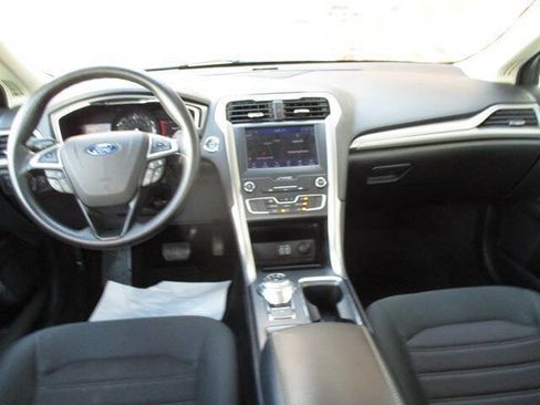 Used 2020 Ford Fusion SE FWD image 32