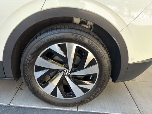 Certified 2024 Volkswagen ID.4 2WD image 12